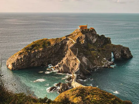 Excursión a Gaztelugatxe, Bermeo, Mundaka y Gernika con txakoli