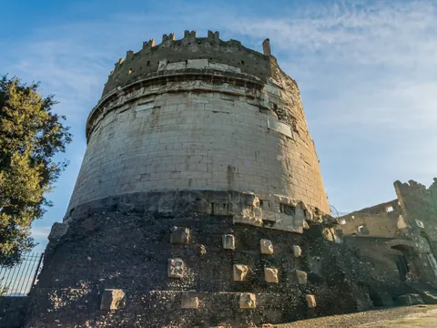 Tumba de Cecilia Metella, uno de los monumentos que se encuentran en la Via Appia.