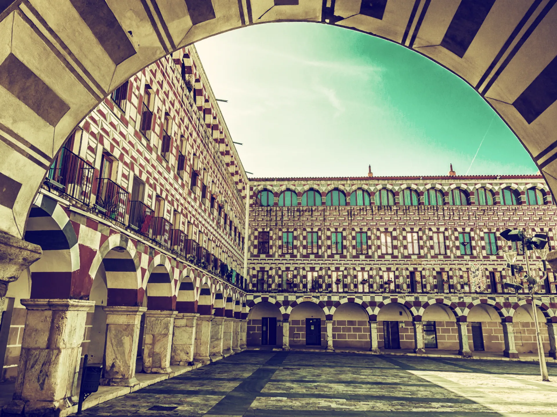 Plaza Alta de Badajoz - Las 15 Plazas de España que no te puedes perder - Blog - Buendía Tours