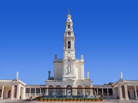 Basílica de Nuestra Señora del Rosario en el Santuario de Fátima, Portugal.