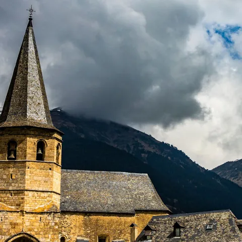 Iglesia Sant Martin de Tours de Gausac - Qué ver en Baqueira Beret - Guía de viajes Gausac - Gausac - Buendía
