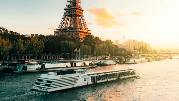 Paseos en barco en París para elegir según si buscas vistas, una experiencia especial o una noche memorable