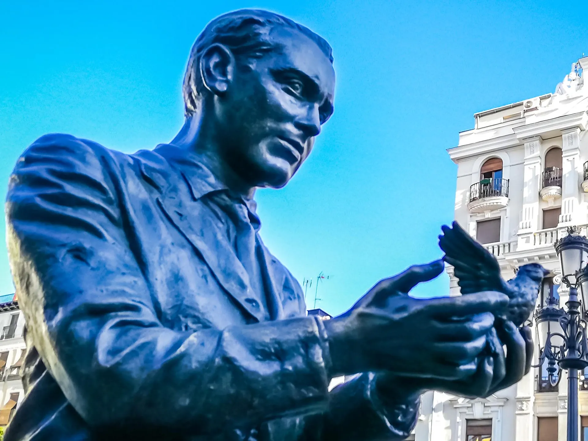 Estatua a Federico Garcia Lorca en el barrio de las Letras - Barrio de las Letras - Qué ver en Madrid - Guía de viaje Madrid - Buendía Tours