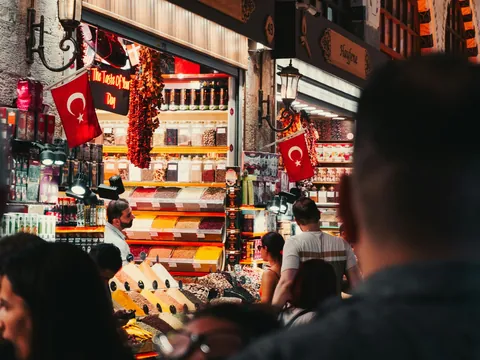 Puesto de especias en el Gran Bazar de Estambul, Turquía