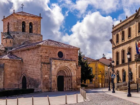 Iglesia románica de Santo Domingo y Diputación de Soria