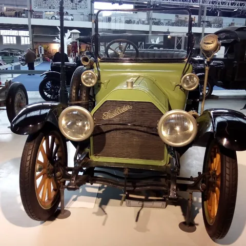 Exhibición en el Autoworld de Bruselas-Museos de Bruselas - Guía de Viaje Buendía tours