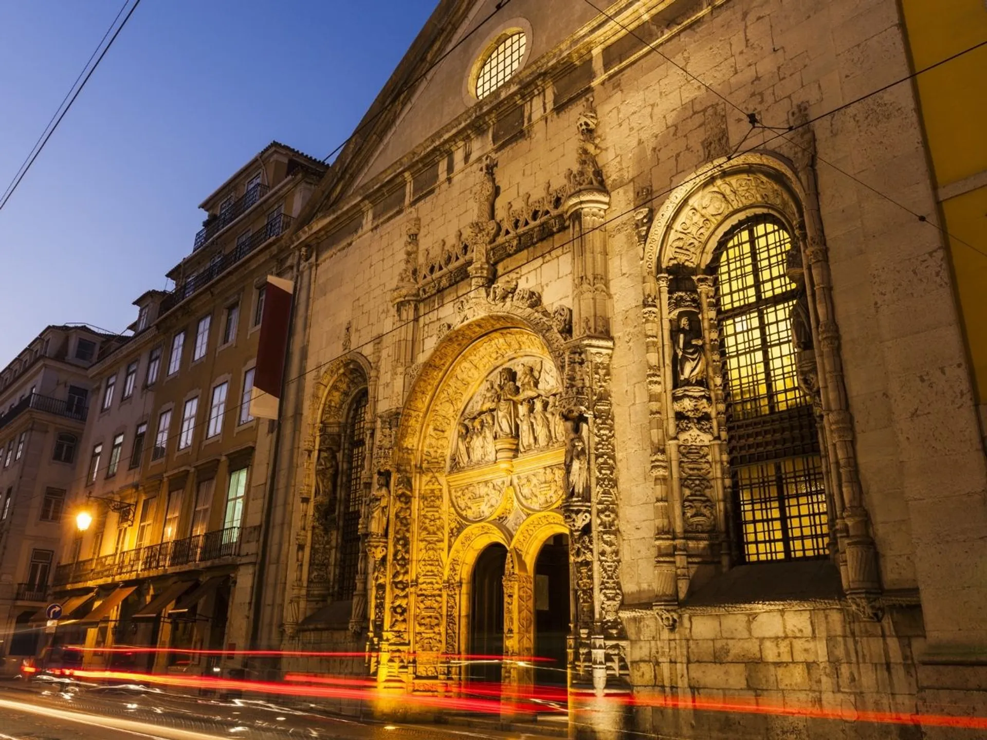 fachada-iglesia-de-nuestra-señora-de-la-concepción-lisboa-buendia-tours