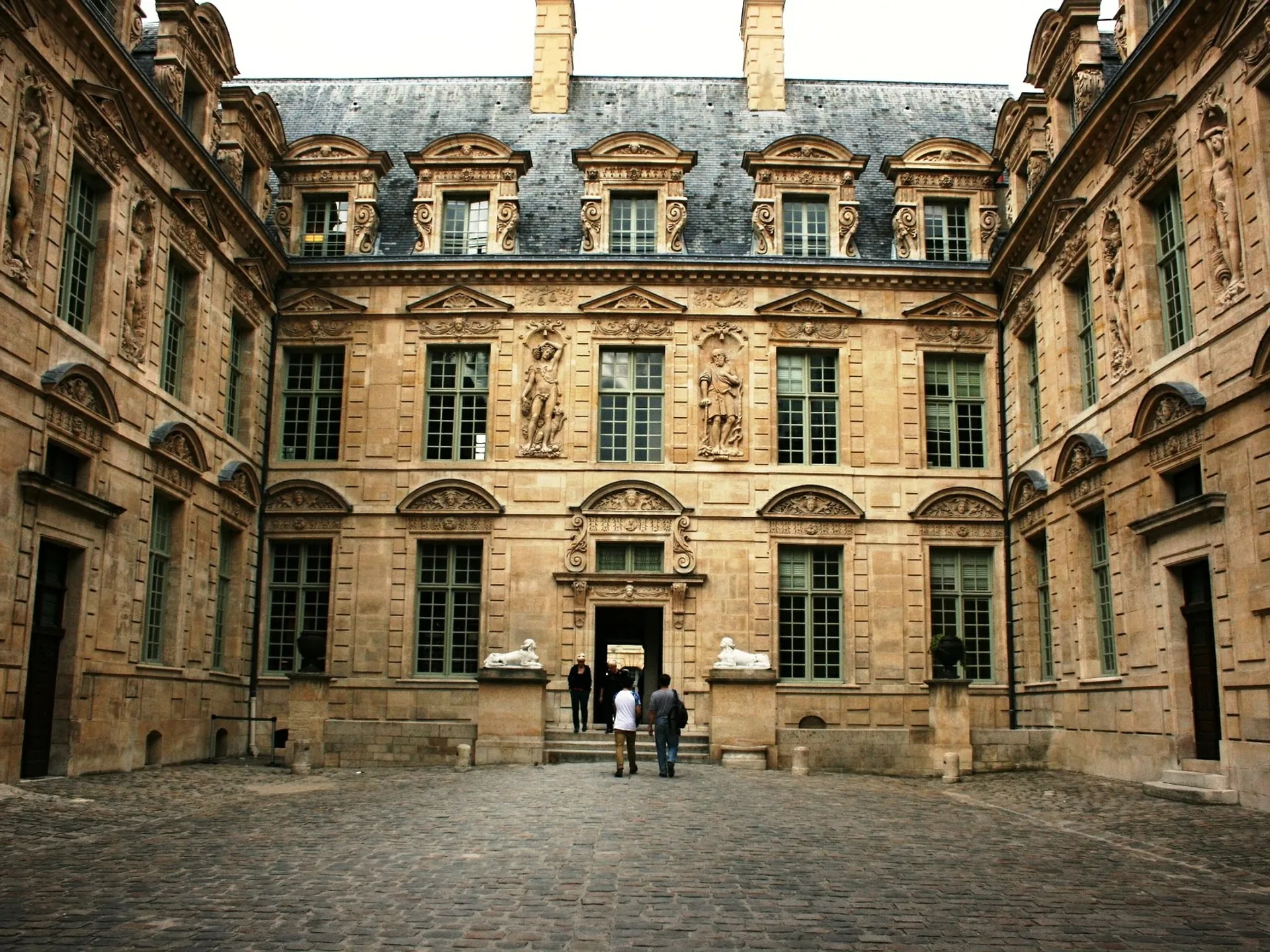 hotel-de-sully-le-marais-paris-buendia-tours