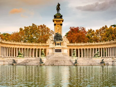 Estatua Parque el Retiro visita guiada por el Parque de el Retiro visitas guiadas y excursiones en Madrid