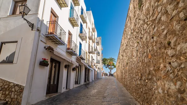 Tours a pie y visitas guiadas en Peñíscola para entender lo que hay detrás de cada piedra