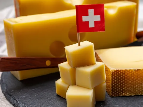 excursion-gruyeres-desde-ginebra_fabrica-quesos_suiza_buendia (2).jpg