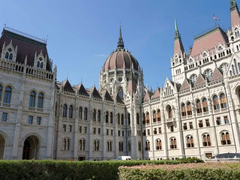 El Parlamento de Budapest visto desde un paseo en barco por el Danubio.