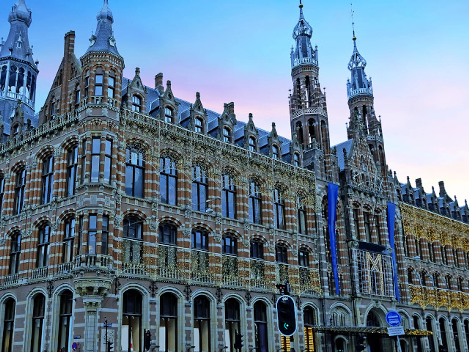 Atardecer en la Magna Plaza-Ámsterdam que ver-Guía de viaje 