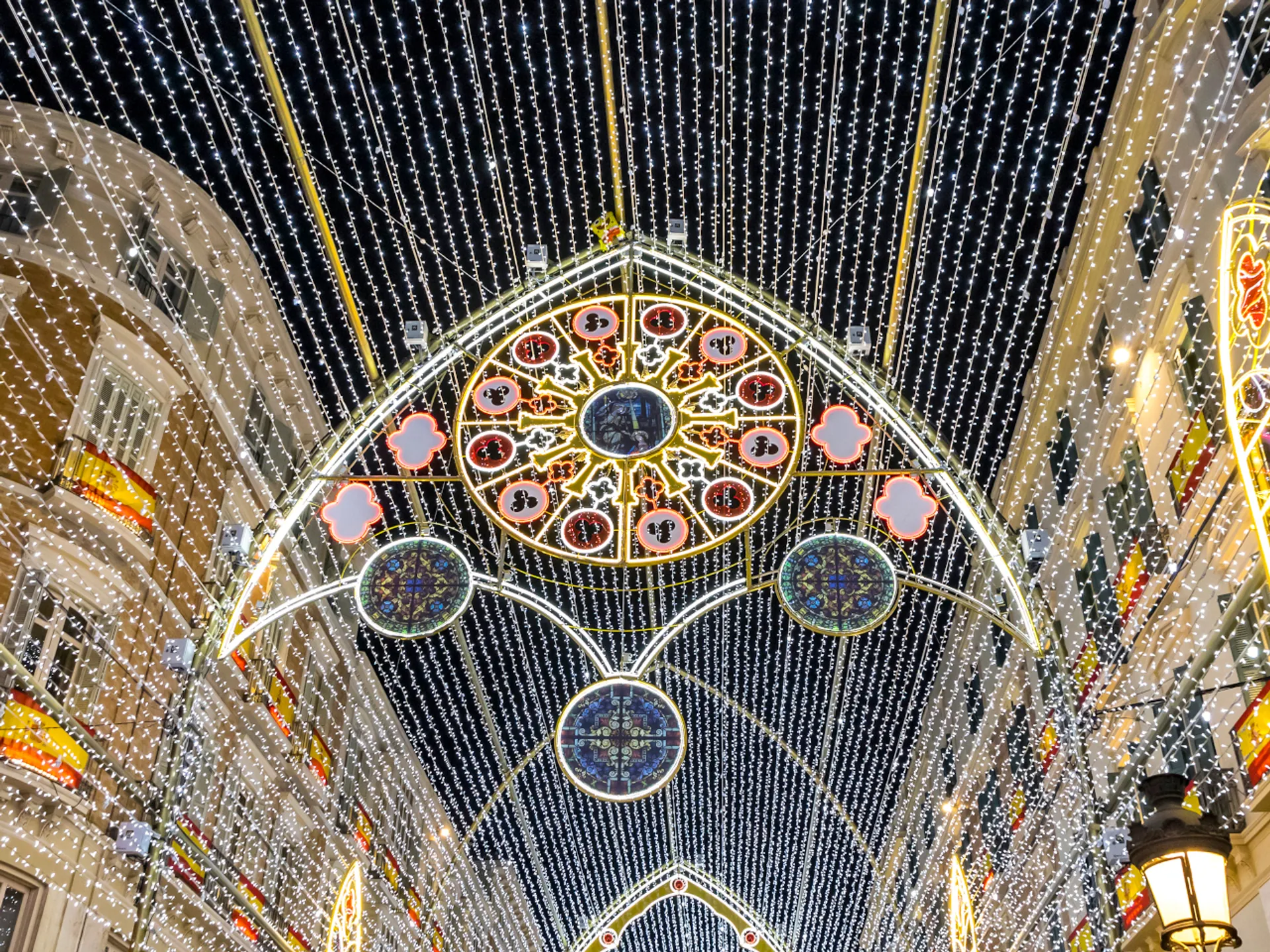 Luces de Navidad de Málaga - Cómo se celebra el Año Nuevo en España - Blog - Buendía Tours