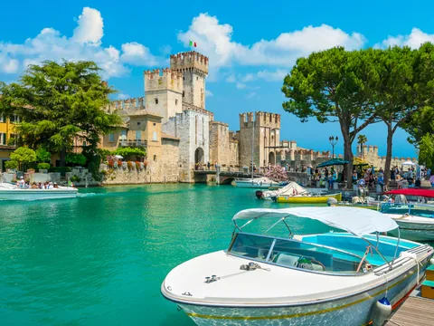 El muelle de Sirmione, desde donde saldrá la embarcación para nuestra travesía.