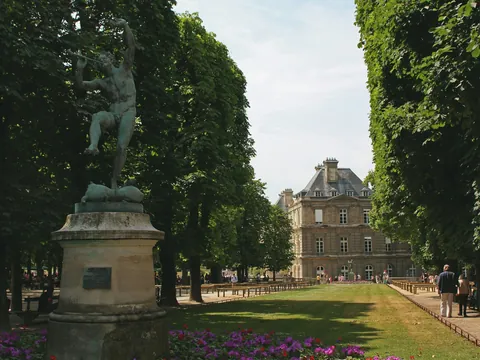Estatua de Fauno en los Jardines del Luxemburgo de París, Francia