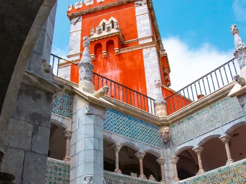 Detalles arquitectónicos y texturas del Palacio da Pena, Sintra, Portugal