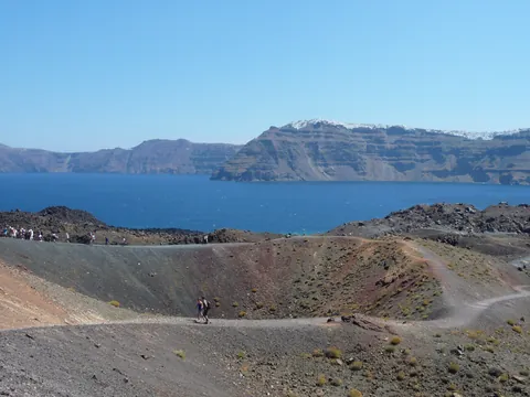 Crucreo islas Volcanicas Santorini paseo en barco Tradicional Griego Nea Kameni Volcal Palea Kameni Hot Spring Thirassia Grecia
