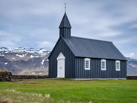 iglesia-negra-Budir-islandia-excursion-guiada_0.jpg