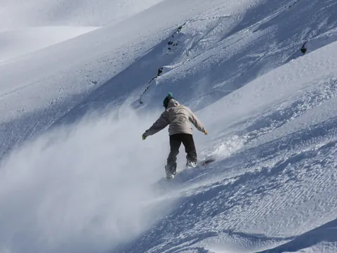Práctica de snow en Valle Nevado, estación de Santiago de Chile.