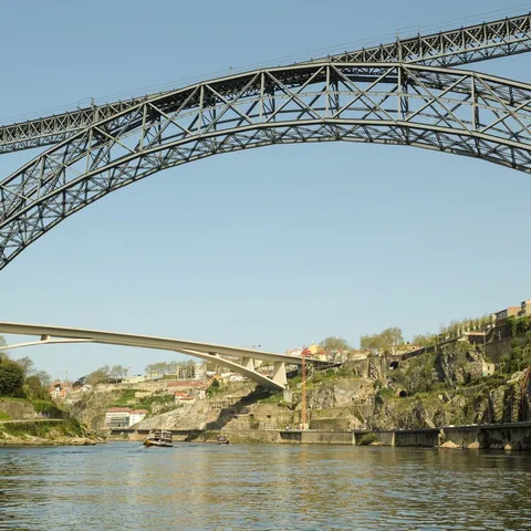 Puente María Pía Oporto