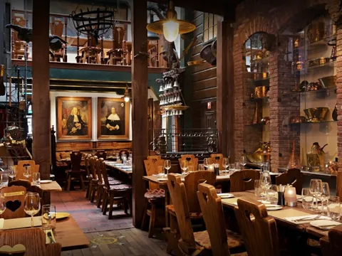 Restaurante emblemático de Ámsterdam - Guía de Ámsterdam - Los mejores Restaurantes, donde comer en Ámsterdam - Buendía Tours Países Bajos, Holanda