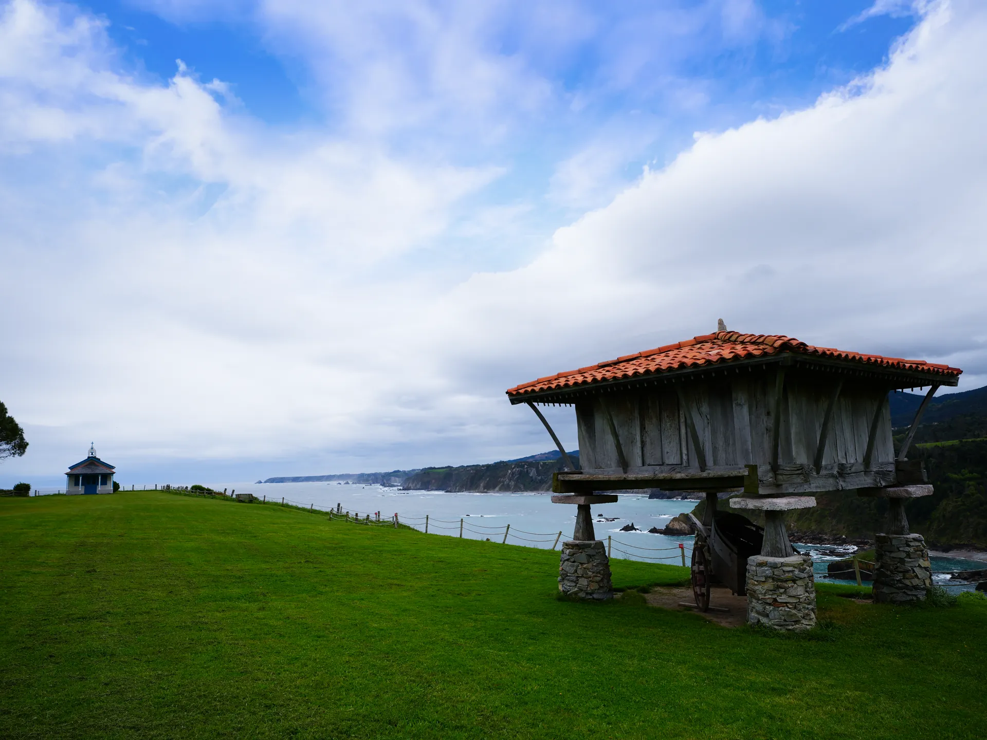 horreo y ermita la regalina
