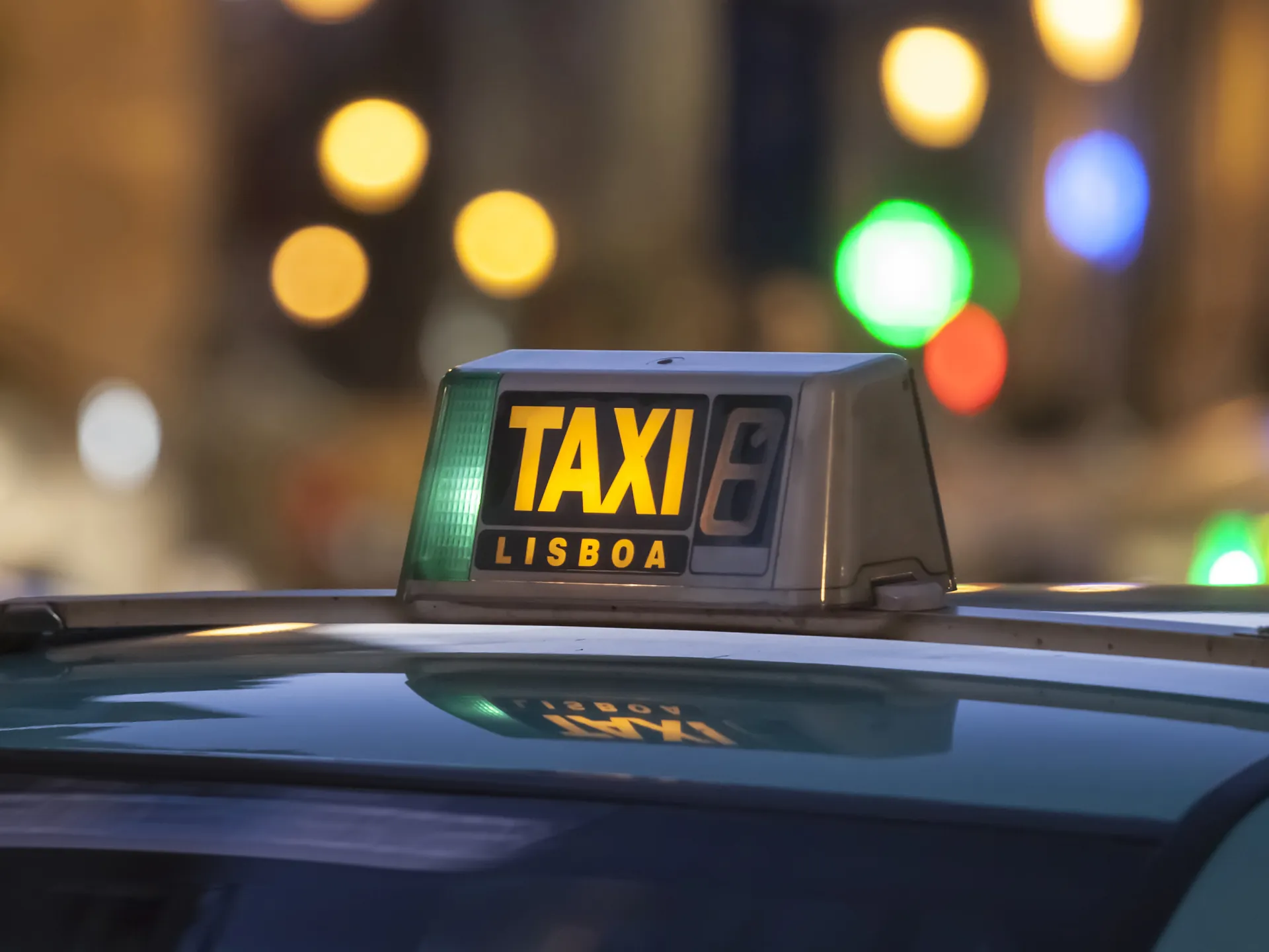 Taxi Medios de transporte - una buena opción para moverse por Lisboa debido a su bajo precio 