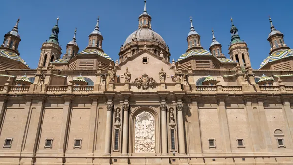 Cómo elegir entre los tours a pie y visitas guiadas a la Basílica del Pilar y la Seo del Salvador