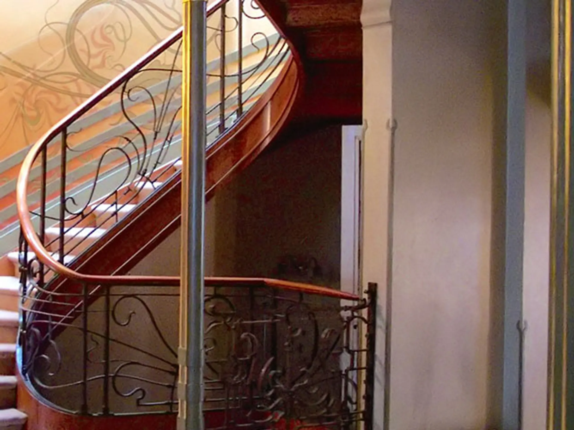 Escalera en el Hotel Tassel de Victor Horta hecho con estilo Art Nouveau en Bruselas