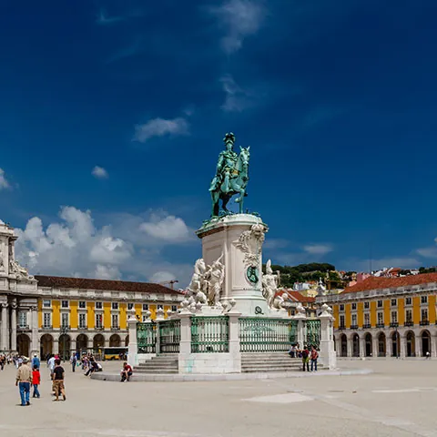 Escultura de Don Jose en la Plaza del Comercio de Lisboa
