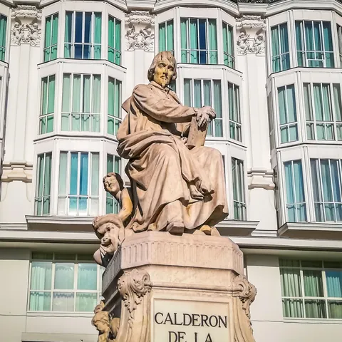 Plaza de las Cortes en el Barrio de las Letras de Madrid - Qué ver en Madrid - Guía de viaje Madrid - Buendía Tours