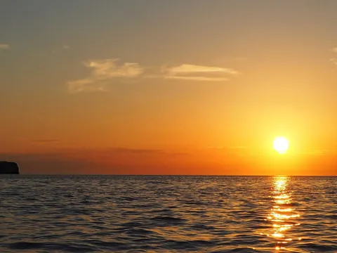 Excursión en kayak al atardecer con cava en Ibiza
