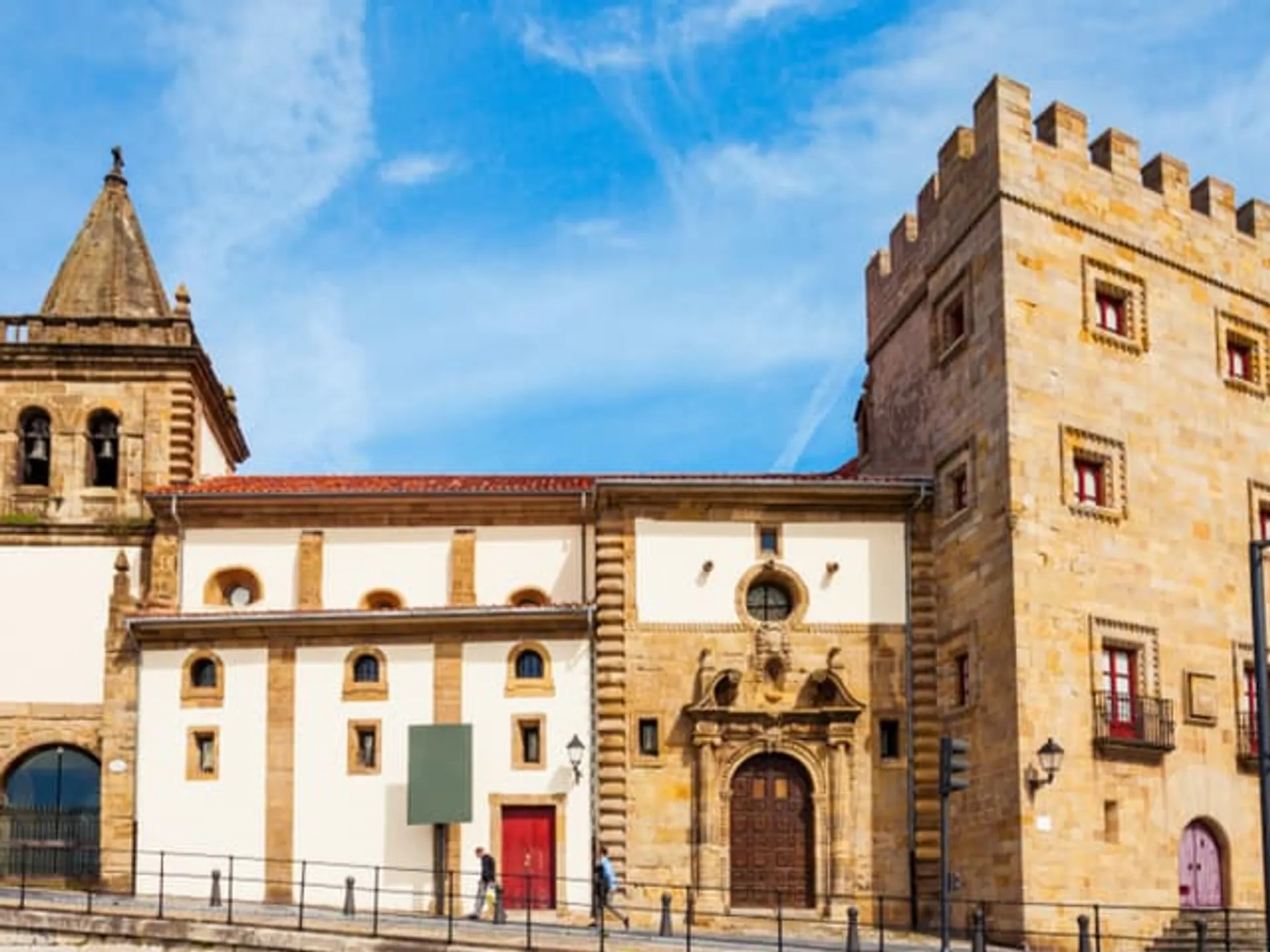 Palacio Revillagigedo y Colegiata de San Juan - Qué ver en Gijón - Monumentos Principales - Guía de Viajes Gijón - Buendía Tours