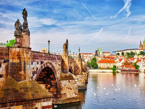 Puente de Carlos visto desde el río Moldava, Praga