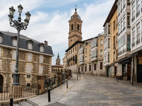 Proximidades de la Iglesia de San Miguel Arcángel, Vitoria Gasteiz, Españaa