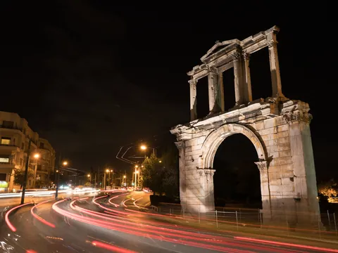 Ruta Nocturna Atenas Arco Adriao