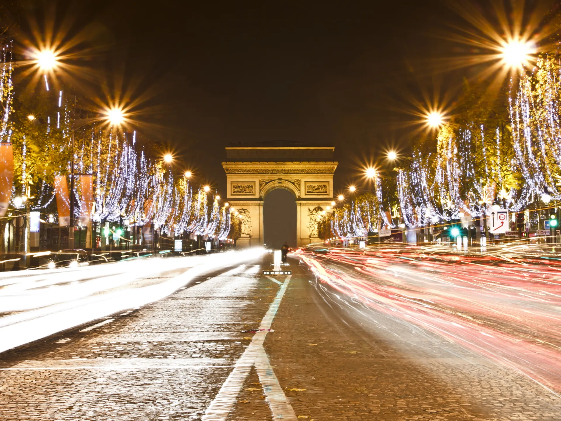 Luces Campos Elíseos París - Los mejores destinos de Europa en el puente de diciembre 2022 - Blog - Buendía Tours