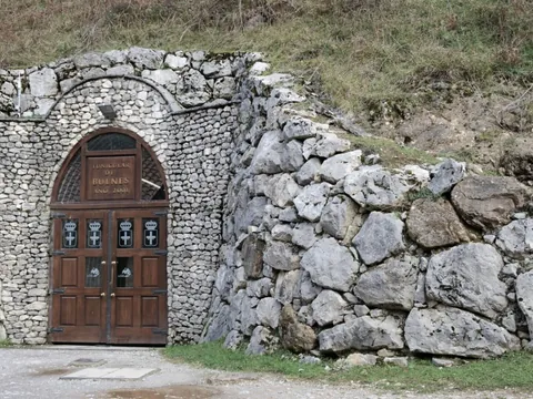 Entrada del funicular de Bulnes en los Picos de Europa, Asturias