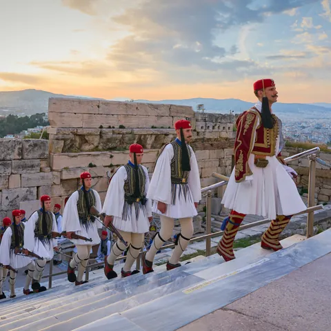 Evzones en Atenas, Guardia del Parlamento Griego