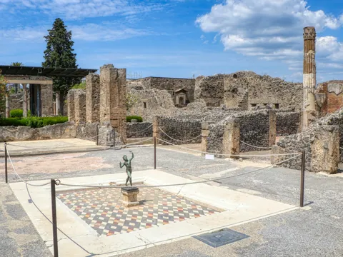 Casa Fauno, uno de los lugares más famosos de Pompeya, que verás en esta excursión desde Roma.