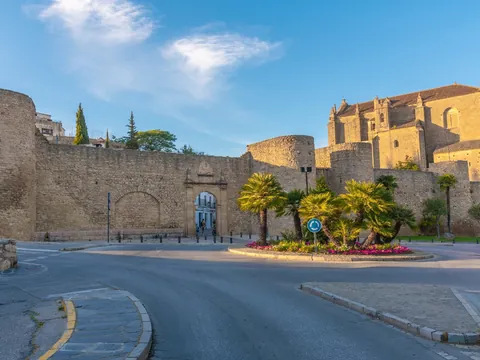 Puerta Almocabar excursión a Ronda desde Granada