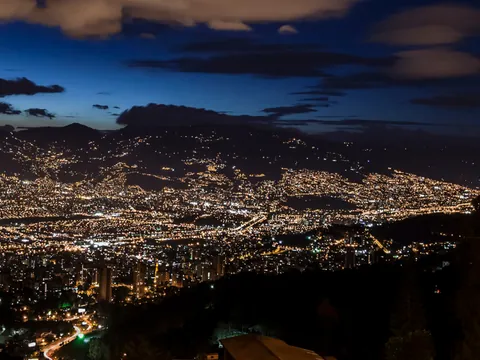 En este tour se recorrerán los diferentes miradores de Medellin para capturar todos sus ángulos.
