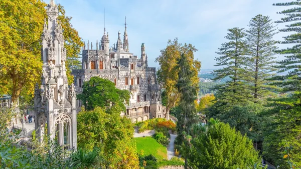 Cómo elegir entre los tours a pie y visitas guiadas para conocer la Quinta da Regaleira