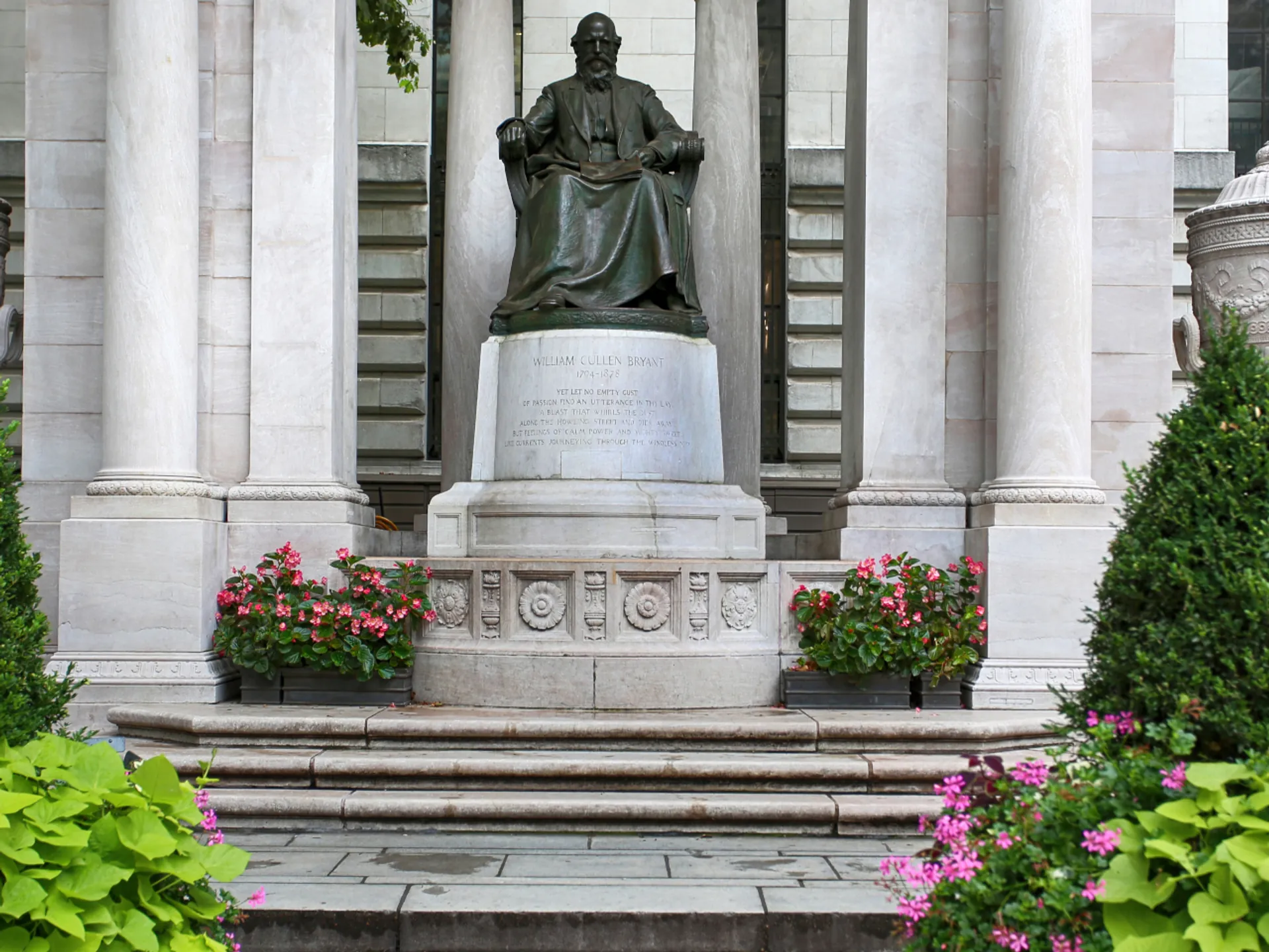 Memorial William Cullen Bryant - Bryant Park - Qué ver en Nueva York - Guía de Viajes Nueva York - Buendía Tours
