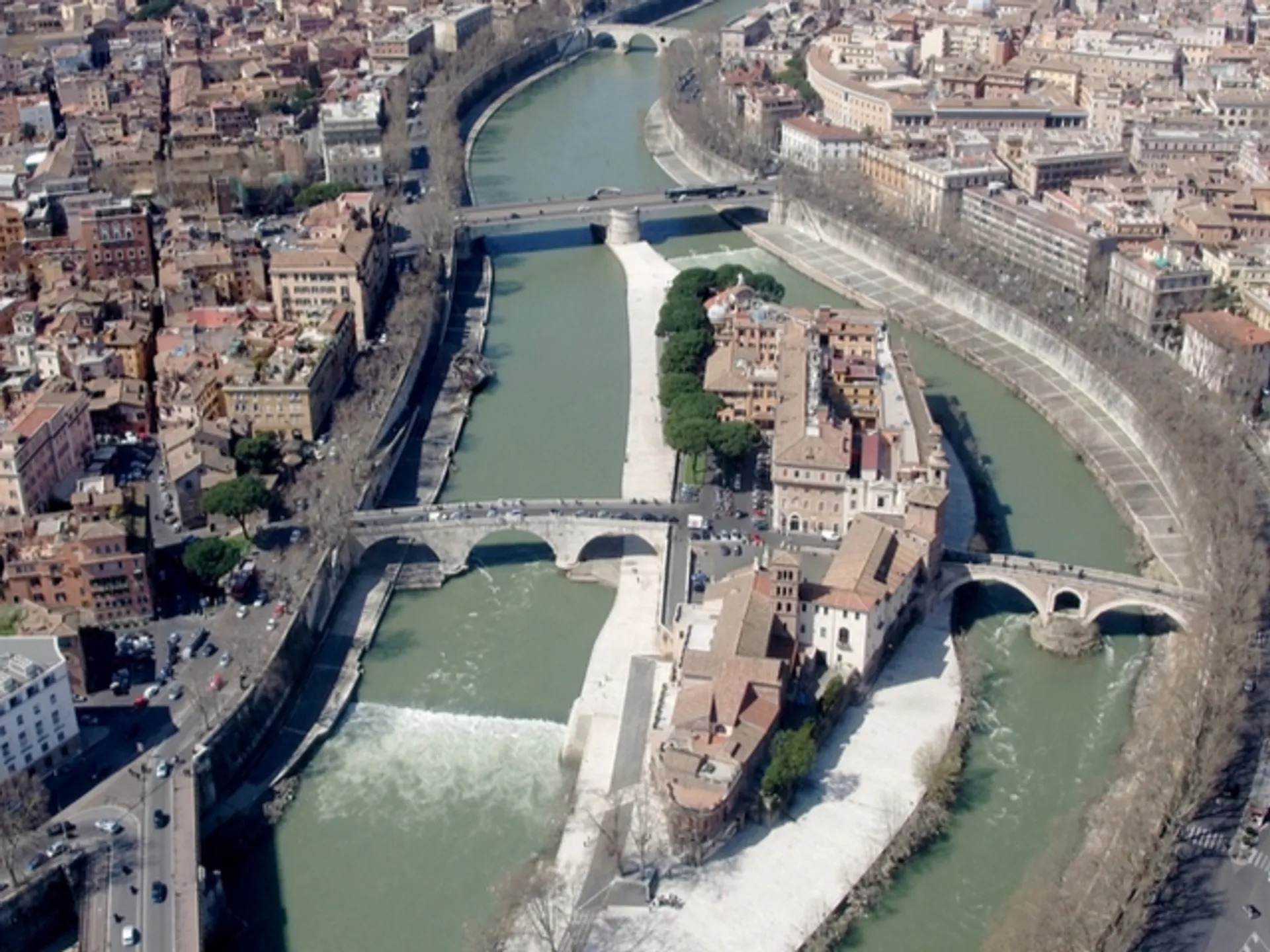 Puentes sobre el río Tiber a su paso por Roma - Río Tíber y sus puentes - Qué ver en Roma - Guía de Viajes Roma - Buendía Tours