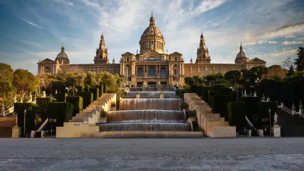 Palacio Nacional y cascadas del Museo Nacional de Arte de Cataluña en Montjuïc