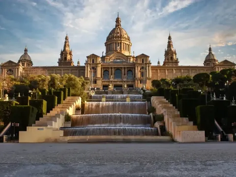 Palacio Nacional y cascadas del Museo Nacional de Arte de Cataluña en Montjuïc