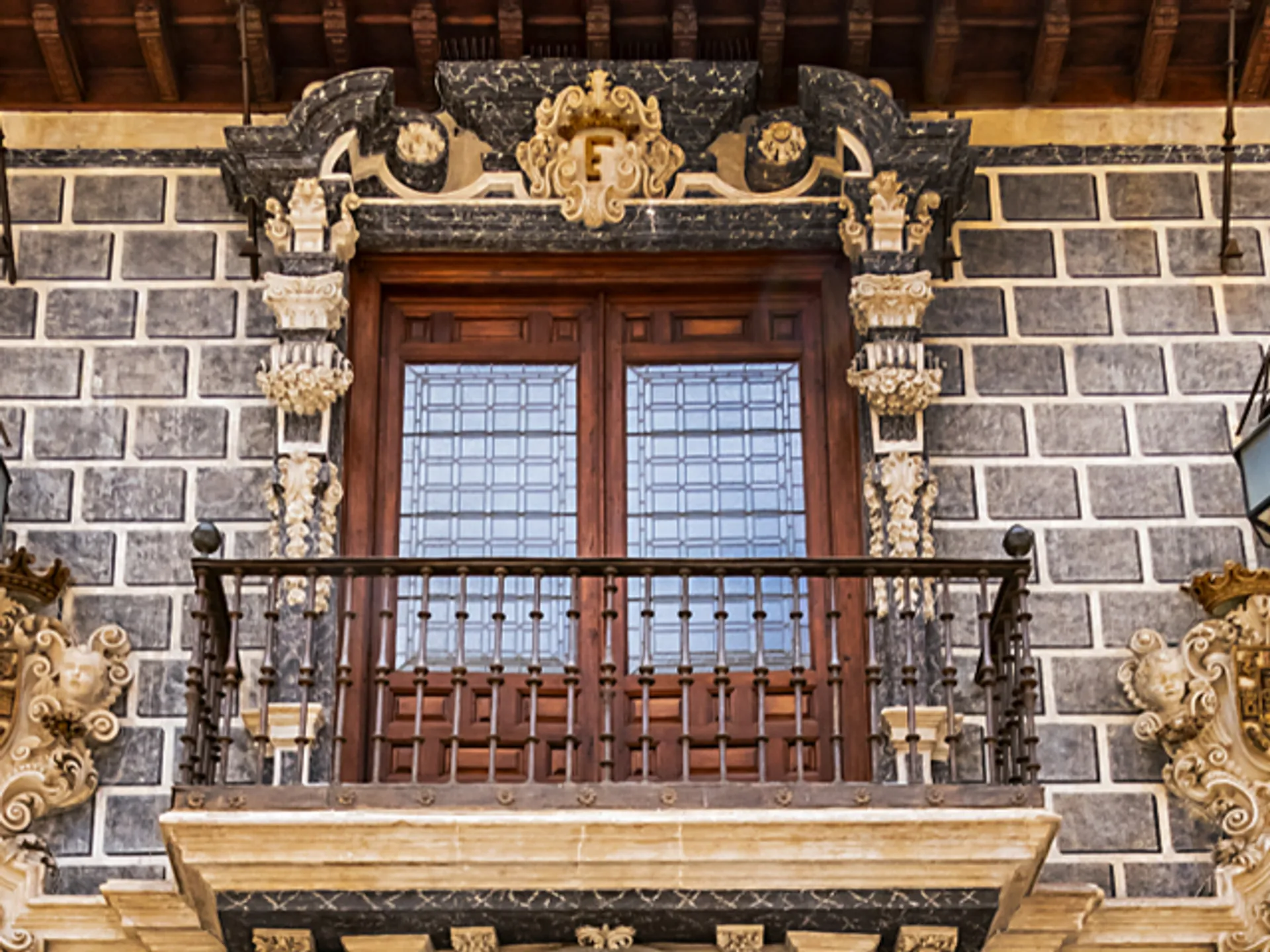 Palacio de la Madraza - Qué ver en Granada - Guía de viaje Granada - Buendía Tours
