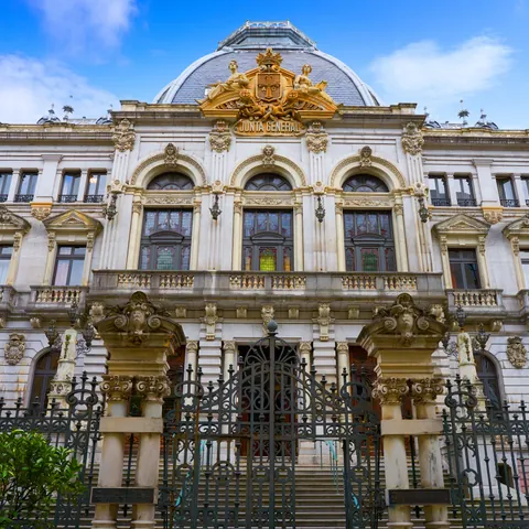 Fachada de la Junta General del Principado de Asturias - Junta General del Principado de Asturias - Qué ver en Oviedo - Guía de Viajes Oviedo - Buendía Tours